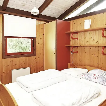 Three-bedroom Holiday In 35