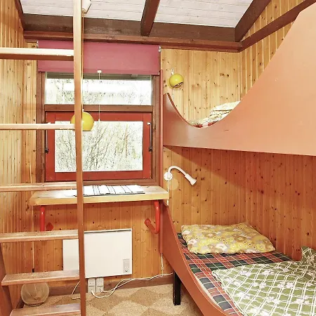 Three-bedroom Holiday In 35 * Ålbæk