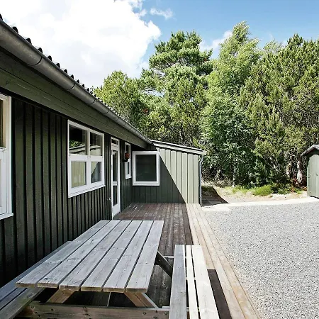 Vakantiehuis Three-bedroom Holiday In 35