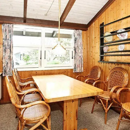 Three-bedroom Holiday In 35 Vakantiehuis