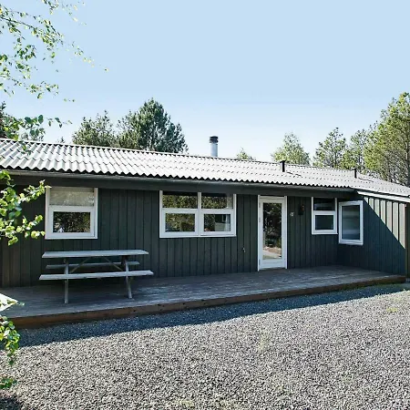 Vakantiehuis Three-bedroom Holiday In 35