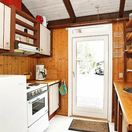 Three-bedroom Holiday In 35 Ålbæk