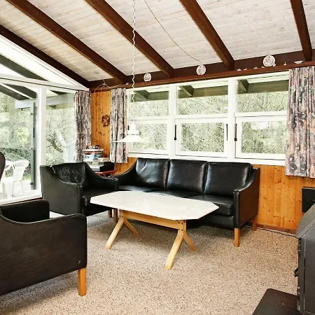 Three-bedroom Holiday In 35
